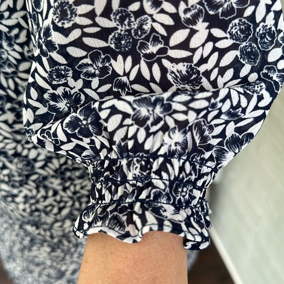 J.Crew blue and white floral V-neck blouse size S - Picture 4 of 8